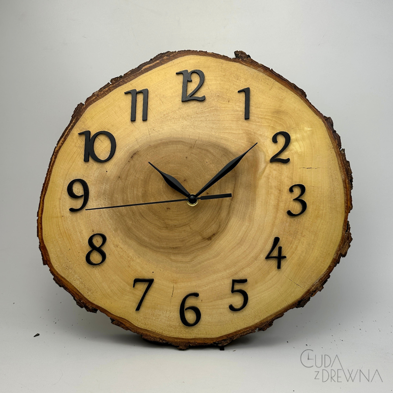 drewniany-zegar-z-plastra-wiązu