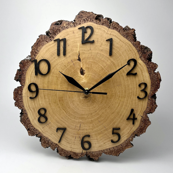 piękny-drewniany-zegar-brzozowy