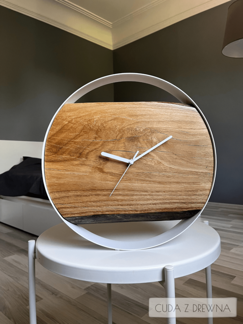 nowoczesny-zegar-z-drewnem