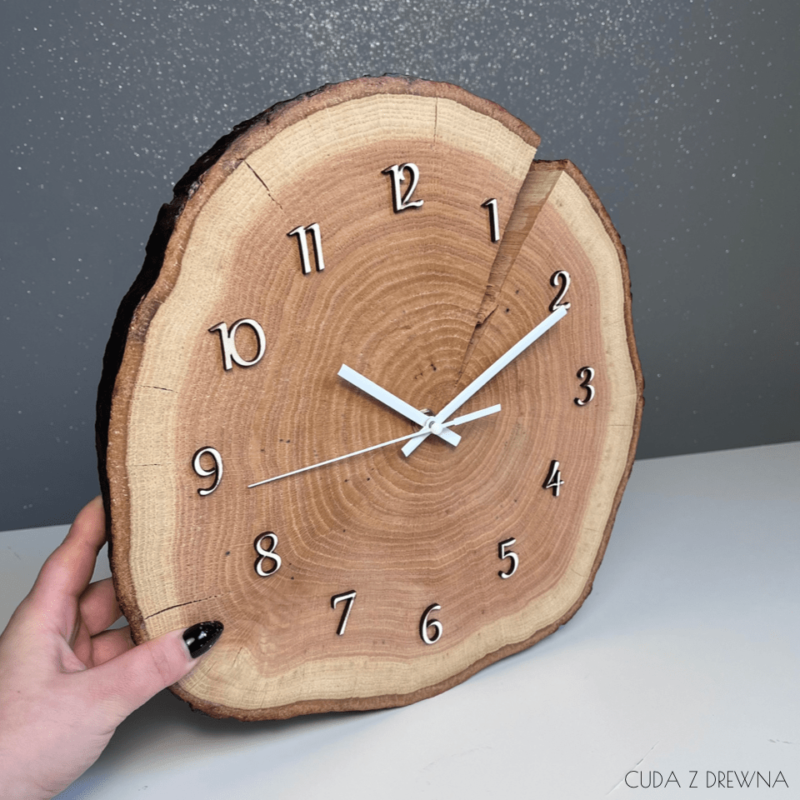 Zegar-ścienny-drewniany-debowy