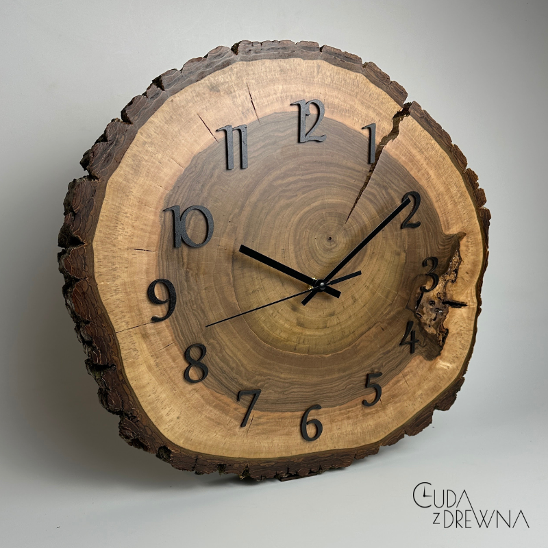 zegar-drewniany-orzech-wloski-cuda-z-drewna-ręcznie-robiony
