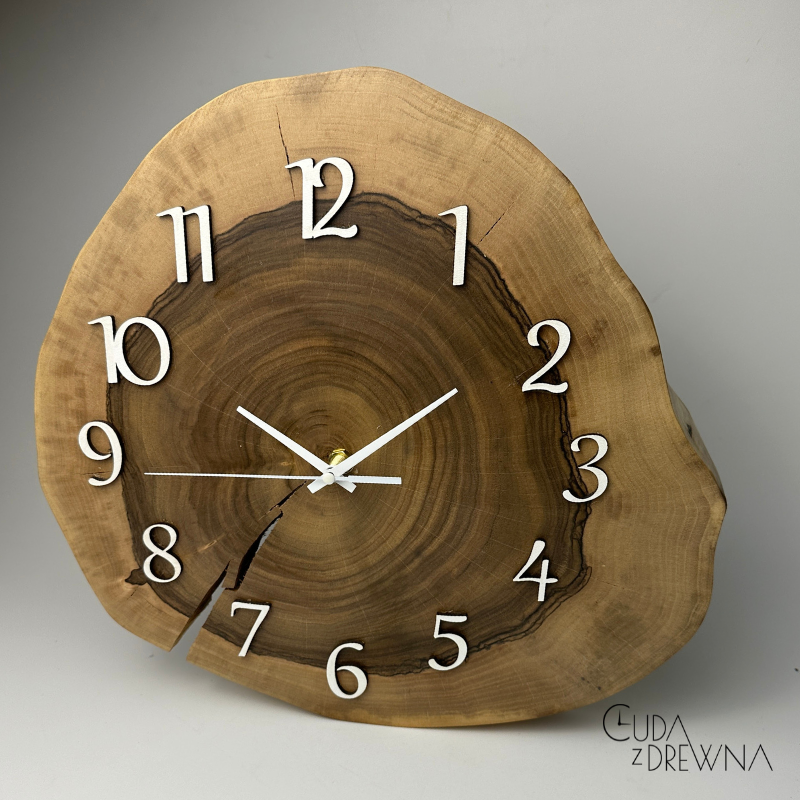 unikatowy-zegar-scienny-drewniany-wiąz