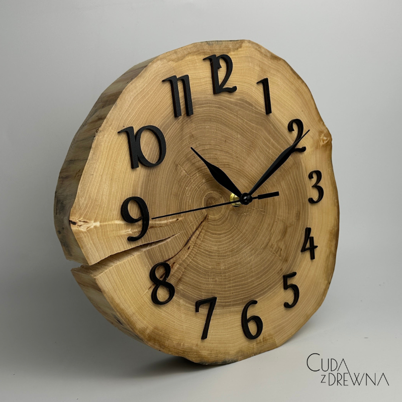 mały-zegar-drewniany-wiąz