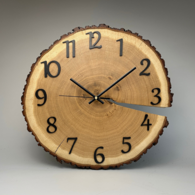 drewniany-dębowy-zegar-ścienny-ręcznie-wykonany