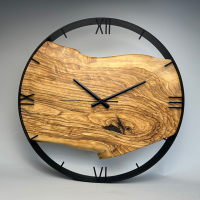 nowoczesny-zegar-ścienny-z-drewna-oliwnego