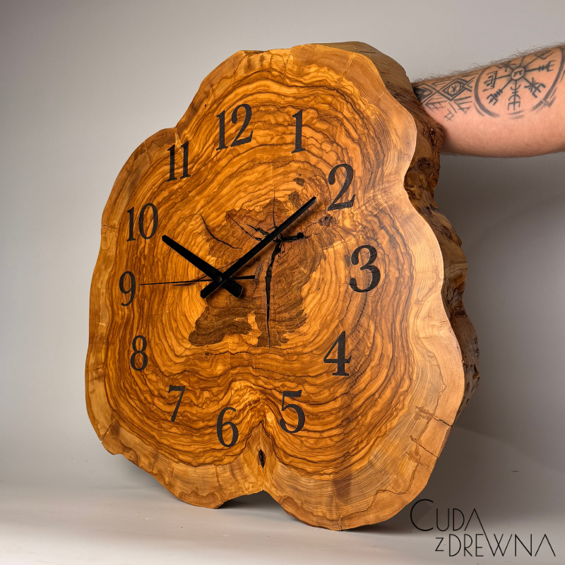 zegar z plastra oliwki